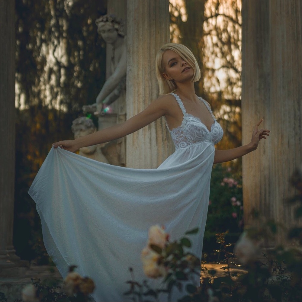 ENCHANTING VINTAGE WHITE NIGHT GOWN🌹💫